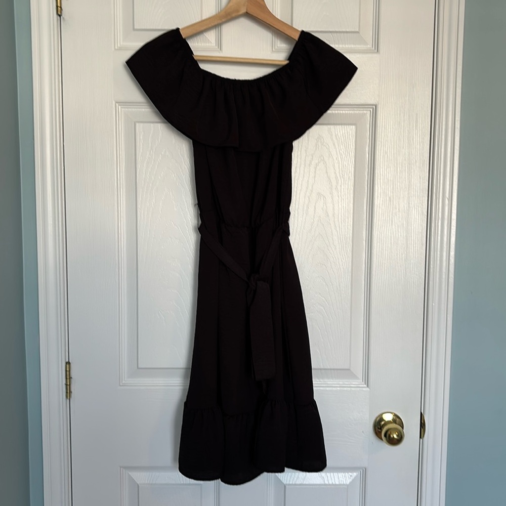 Reitmans off the shoulder belted dress